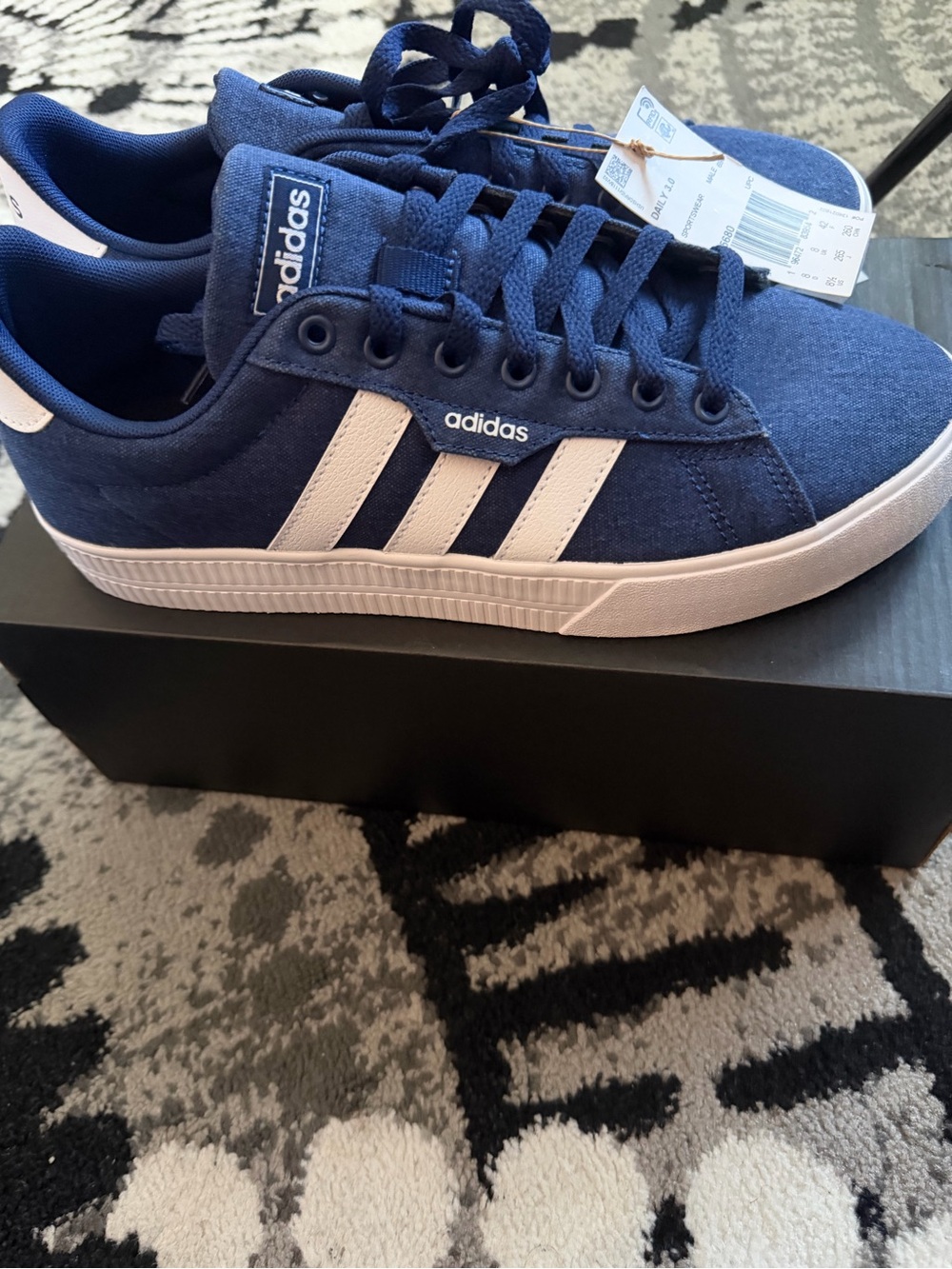 adidas Navy and White Low-Top Casual Sneakers Men 8.5
